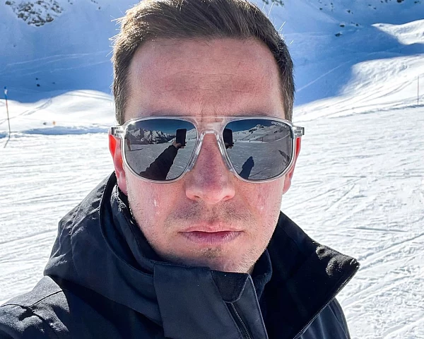 julbo-Ward-J586-2020-56_2_model_male_front